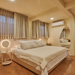Deluxe Double Room Bath